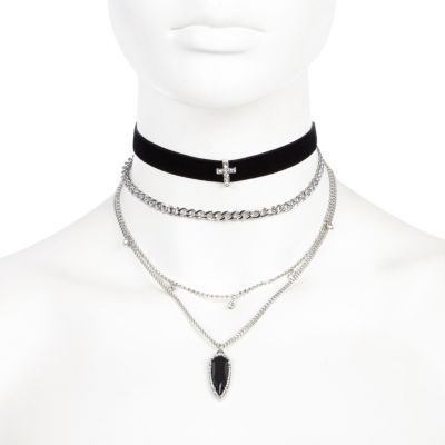 Black velvet layered choker necklaces